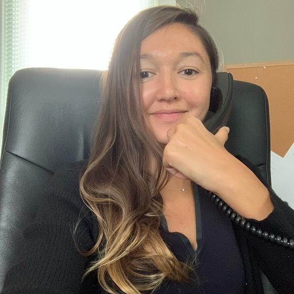 Meet your Posher, Carly - Picture 2 of 2